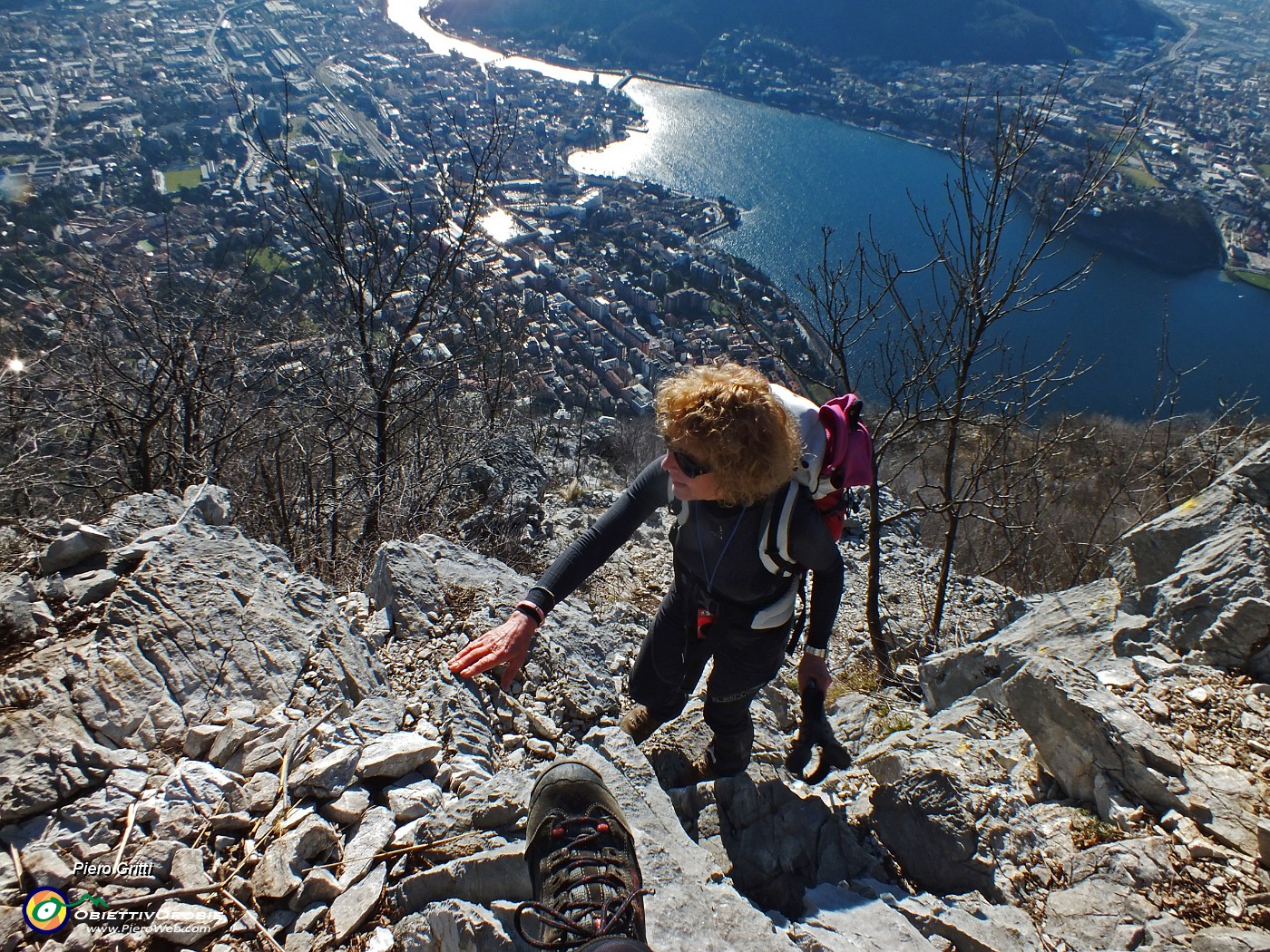 35 Siamo sul sentiero 'Silvia' del Crocione Monte San Martino, impegnativo...JPG